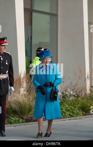 Manchester, UK. 14. November 2013. Ihre Majestät die Königin kommt bei der offiziellen Eröffnung des Coop-Hauptsitz in Manchester. 14. November 2013. Bildnachweis: Howard Harrison/Alamy Live-Nachrichten Stockfoto