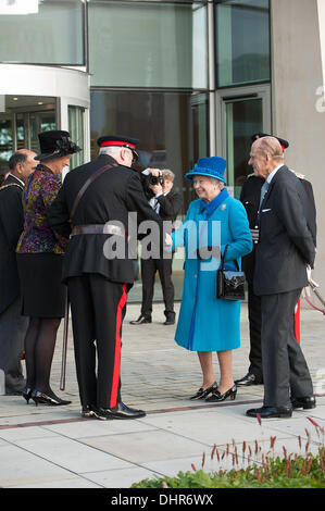 Manchester, UK. 14. November 2013. Ihre Majestät die Königin kommt bei der offiziellen Eröffnung des Coop-Hauptsitz in Manchester. 14. November 2013. Bildnachweis: Howard Harrison/Alamy Live-Nachrichten Stockfoto