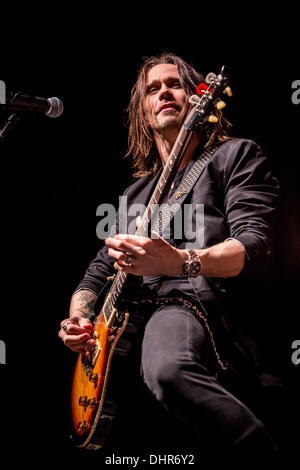 Assago Mailand Italien. 12. November 2013. Die US-amerikanische Rockband ALTER BRIDGE führt live im Mediolanum Forum während der "Festung World Tour 2013" © Rodolfo weitertransferiert/Alamy Live-Nachrichten Stockfoto