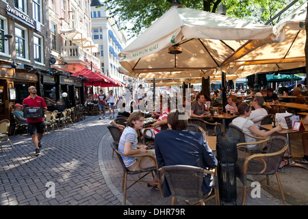 Terrassen im Sommer auf dem Leidseplein in Amsterdam, Niederlande Stockfoto