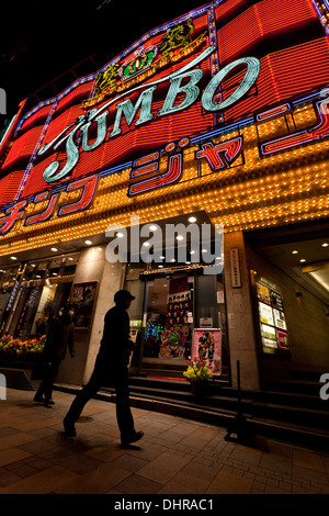 Ein Pachinko-Salon namens „Jumbo“ in Shinjuku, Tokio, Japan Stockfoto