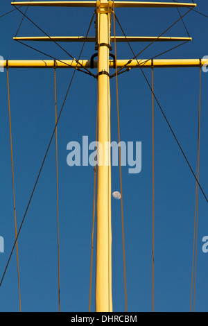 Mond und Mast an der Sydney Observatory, Australia. Stockfoto