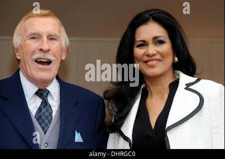 Sir Bruce Forsyth RHS Chelsea Flower Show 2012 - Presse Tag - innen London, England - 21.05.12 Stockfoto