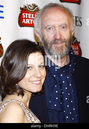 Susan Pourfar und Jonathan Pryce statt der 57. "Village Voice" Obie Awards Zeremonie in der Webster Hall - Presse Raum New York City, USA - 21.05.12 Stockfoto