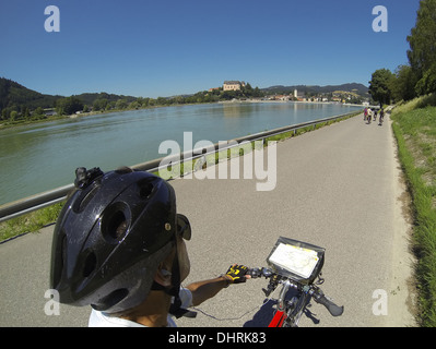 Donauradweg, Radfahren in der Nähe der Donau Fluß, Österreich. Stockfoto