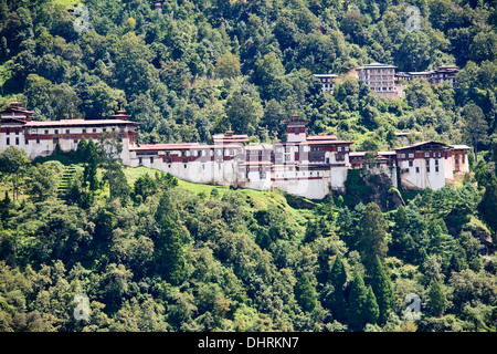 Trongsa Hills Dzong, Fluss, Mangde Chhu, Trongsa Markt, Könige Retreat, Aussicht vom Hotel Yanghil Resort, Trongsa, Ost Bhutan Stockfoto