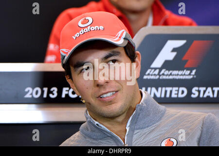 Austin, TX, USA. 14. November 2013. Sergio Perez Team McLaren spricht zu den Medien während F1-Pressekonferenz im Floyd Casey Stadium in Austin, TX. Bildnachweis: Csm/Alamy Live-Nachrichten Stockfoto