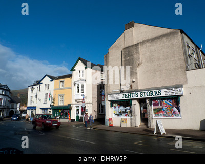 Geschäfte und Main Street auf der A40 Straße durch Brede, Powys in Wales Großbritannien BRITISCHER KATHY DEWITT Stockfoto