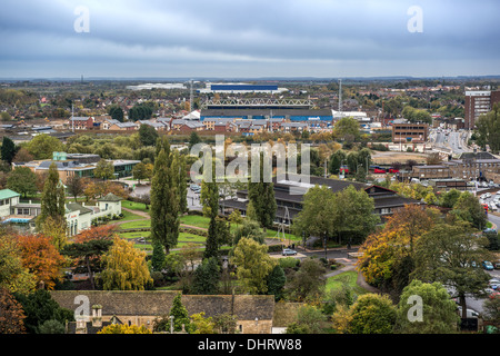 Ein Blick von Süden Peterborough vom Hauptturm der Kathedrale. Stockfoto