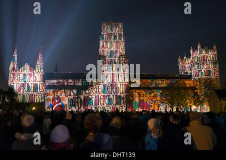 Durham, Großbritannien. 14. November 2013. Krone von Licht, Kathedrale von Durham, Lindisfarne Evangelien, Durham Lumiere Credit: Washington Imaging/Alamy Live-Nachrichten Stockfoto