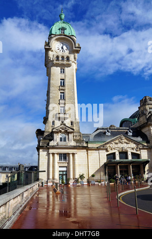 Uhr Turm der Benediktiner Bahnhof, Stadt von Limoges, Limousin, Frankreich Stockfoto