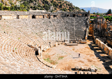 allein im großen Theater in Myra Türkei Stockfoto