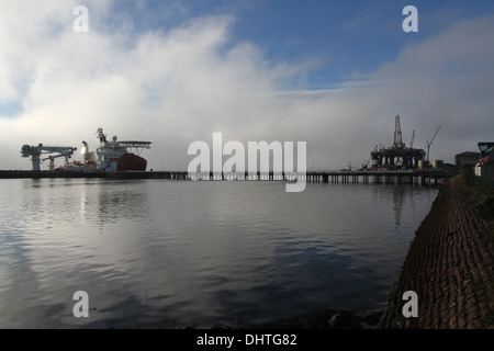 Bohrinsel in Reparatur Invergordon Schottland November 2013 Stockfoto