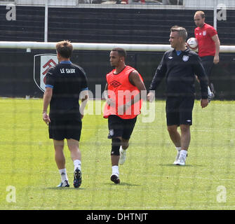 Graeme Le Saux, Aston Merrygold und Robbie Williams prominente Training für die Fußball-Beihilfe entsprechen die in Manchesters Old Trafford Stadion am Sonntag (27 Mai 12) stattfinden wird England - 23.05.12 Stockfoto