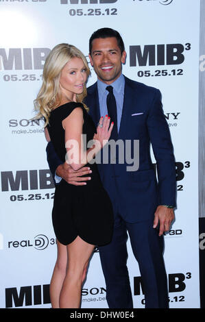 Kelly Ripa, Mark Consuelos "Men in Black III" New Yorker Premiere, statt auf die Ziegfeld Theater - Ankünfte mit: Kelly Ripa, Mark Consuelos wo: New York City, New York, USA bei: 23. Mai 2012 Stockfoto