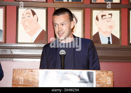 Enda Walsh statt der 62. jährlichen Outer Critics Circle Theatre Awards an Sardi Restaurant New York City, USA – 24.05.12 Stockfoto