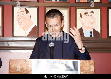 Enda Walsh statt der 62. jährlichen Outer Critics Circle Theatre Awards an Sardi Restaurant New York City, USA – 24.05.12 Stockfoto