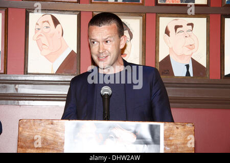 Enda Walsh statt der 62. jährlichen Outer Critics Circle Theatre Awards an Sardi Restaurant New York City, USA – 24.05.12 Stockfoto