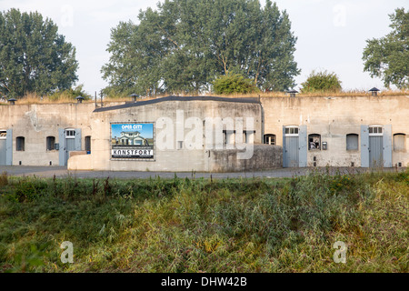 Niederlande, Vijfhuizen, Fort genannt Kunstfort. Verteidigungslinie von Amsterdam. Hollandse Waterlinies. Niederländische Wasserschutzlinien. Stockfoto