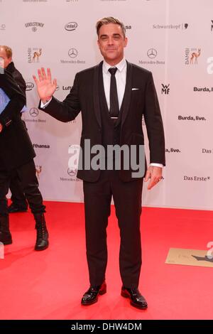 Berlin, Deutschland. 14. November 2013. Berlin, Deutschland. 15. November 2013. Robbie Williams bei der 65. BAMBI awards am 14. November 2013 von der Stage-Theater in Berlin Kredit: Dpa picture-Alliance/Alamy Live News Stockfoto