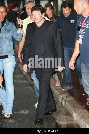 Patrick Bruel Prominente vor dem Hotel Martinez, während die 65. jährlichen Cannes Film-Festival Cannes, Frankreich - 25.05.12 Stockfoto