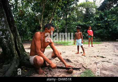 Mann, Amazonas-Regenwald, Belem, Bundesstaat Para, Amazonas, Brasilien, Südamerika Stockfoto