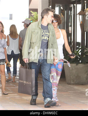 Halle Berry und Oliver Martinez Shop bei Henry Beguelin in Malibu. Los Angeles, Kalifornien - 27.05.12 Stockfoto