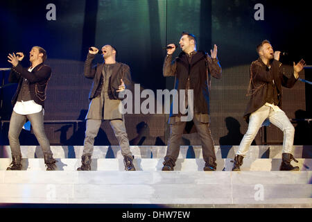 Kian Egan, Shane Filan und Mark Feehily Nicky Byrne von Westlife durchführen live während ihrer "Greatest Hits - Farewell Tour" auf der Bühne die SECC Glasgow, Schottland - 27.05.12 Stockfoto