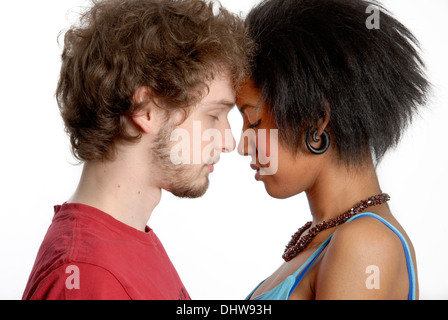 INTERRACIAL PAAR Stockfoto