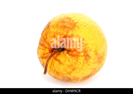 Alte gelbe Apfel isoliert auf weißem Hintergrund. Stockfoto