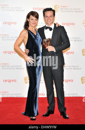 Helen McCroy und Andrew Scott statt 2012 Arqiva British Academy Television Awards in der Royal Festival Hall - Gewinner Board. London, England - 27.05.12 Stockfoto