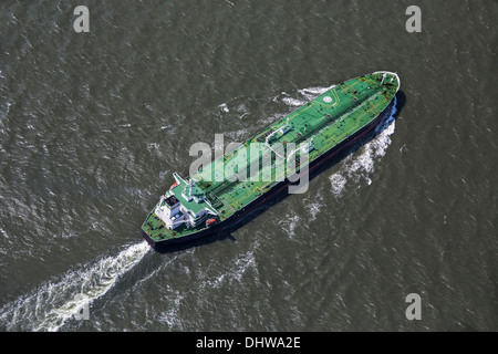 Niederlande, Rotterdam, Hafen, chemischer Tanker. Luftbild Stockfoto