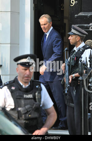 Ehemalige britische Premierminister Tony Blair verlässt seinen Wohnsitz auf seinem Weg an die Leveson-Untersuchung bei den Royal Courts of Justice. London, England - 28.05.12 Stockfoto
