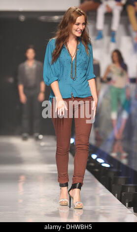 Leighton Meester philippinischen Fashion Woche - Penshoppe - Catwalk Pasay City, Philippinen - 26.05.12 Stockfoto