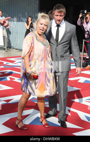 Tina Malone und Paul Chase die 2012 Arqiva British Academy Television Awards (BAFTAs), gehalten in der Royal Festival Hall - Ankünfte London, England - 27.05.12 Stockfoto