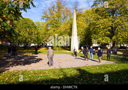 Menschen spielen Sie eine Partie Boule Boule im Queen Square Bad Somerset England UK Stockfoto