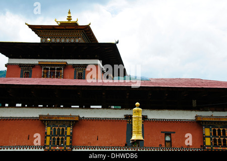 Rinpung Dzong (Festung) fünf stöckiges Gebäude diente eine wirksame Verteidigung gegen Versuche der Invasion durch die Tibeter, Paro-Tal Stockfoto