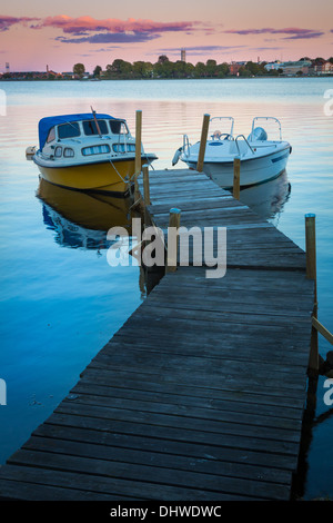 Sportboote am Dock in Karlskrona, Schweden Stockfoto