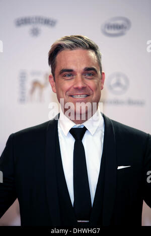 Berlin, Deutschland. 14. November 2013. Robbie Williams besucht die Bambi-Verleihung am Stage Theater in Berlin, Deutschland, am 14. November 2013. Foto: Hubert Boesl/Dpa/Alamy Live News Stockfoto