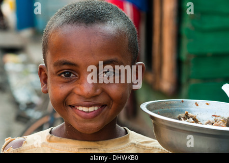 junge Hawker, Tulear, Madagaskar Stockfoto