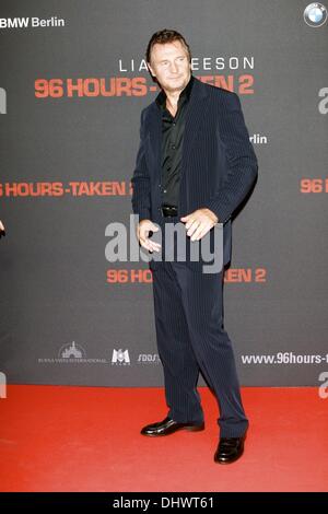 Liam Neeson in der deutschen Erstaufführung von 96 Stunden - genommen 2' im Kino im Kino der Kulturbrauerei in Prenzlauer Berg.  Wo: Berlin, Deutschland bei: 11 Sep 2012 Stockfoto