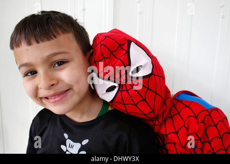 7-Year-Old Boys tragen Kostüme Stockfoto