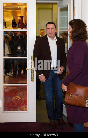 John Travolta und Oliver Stone behandelnden Pressekonferenz zum wilden beim Zurich Filmfestival. Zürich, Schweiz - 20.09.2012 Stockfoto