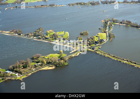 Niederlande, Reeuwijk in der Nähe von Gouda, Häuser auf kleinen Grundstücken in Seen genannt Reeuwijkse Plassen. Luftbild Stockfoto