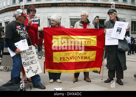 Aktivisten der Anti-G8-Rallye im Londoner Bankenviertel. Stockfoto