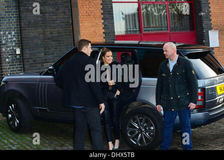 London UK 15. November 2013: Khloe Kardashian ankommen im Gilgamesch-Epos Restaurant in London. Bildnachweis: Siehe Li/Alamy Live News Stockfoto