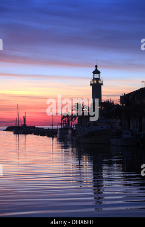 Sonnenuntergang am Hafen von Le Grau du Roi, Gard, Languedoc Roussillon, Frankreich Stockfoto