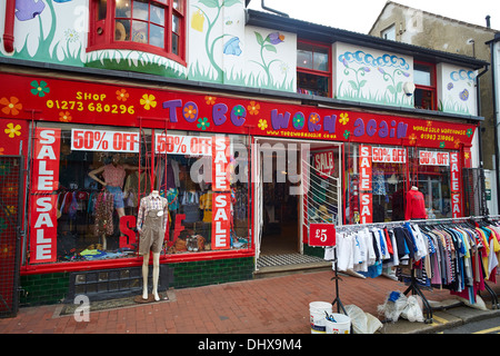 Wieder getragen, ein Geschäft für gebrauchte Vintage-Kleidung Sydney Street Brighton UK Stockfoto