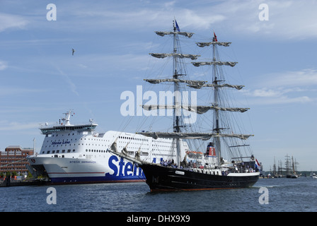 Segeln Schiff Mercedes und Stena Germanica Stockfoto