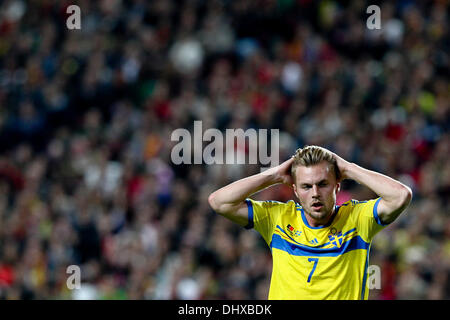 Lissabon, Portugal. 15. November 2013. Sebastian Larsson, Schweden Mittelfeldspieler während das Fußballspiel zwischen Portugal und Sewden für die erste Etappe der Play Off für 2014 FIFA Fussball-Weltmeisterschaft Brasilien im Luz Stadium in Lissabon, Portugal-Credit: Action Plus Sport/Alamy Live News Stockfoto